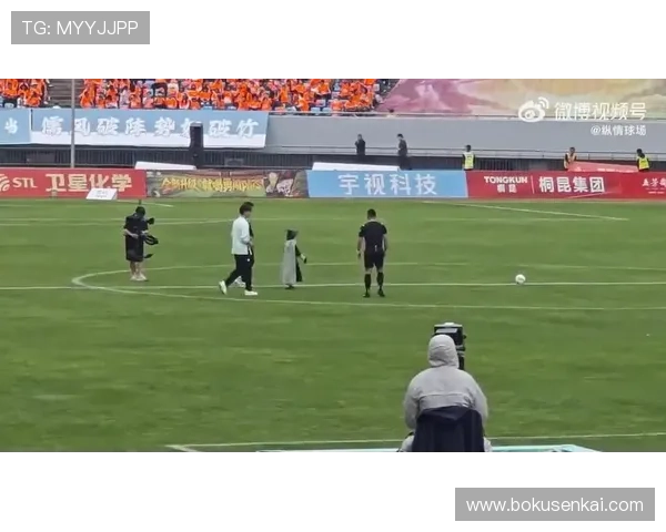 首届吴越杯在嘉兴开幕 机器人助力开球